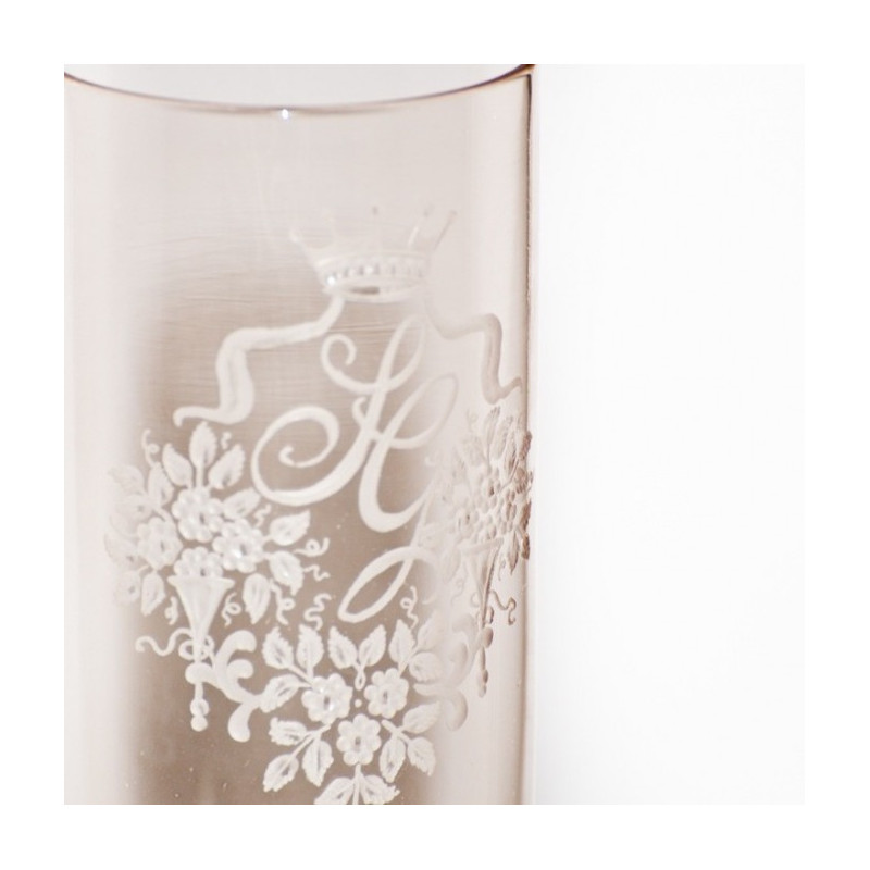 Luxury flutes with carved initials