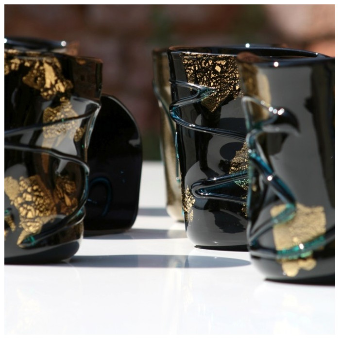 Bicchieri da collezione neri con decorazioni d'oro