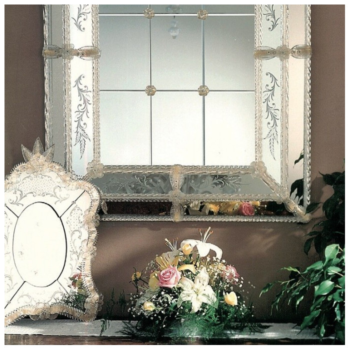 Decorative mirror in Murano glass