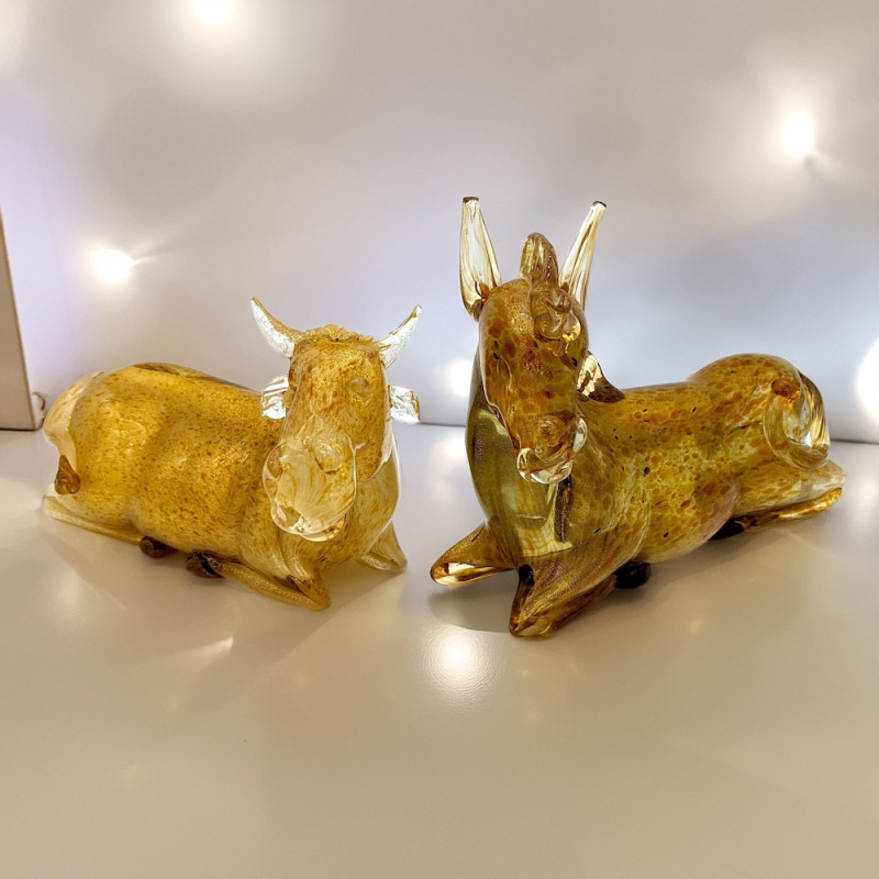 design sculptures of the ox and donkey