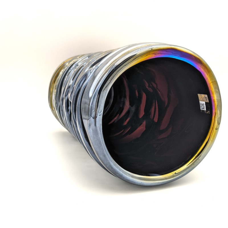 vaso moderno con riflessi colorati