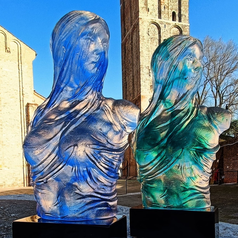 AMBER ISABELLA Charming Glass Sculpture of Female Bust