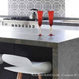 Coppia di flutes rossi da collezione