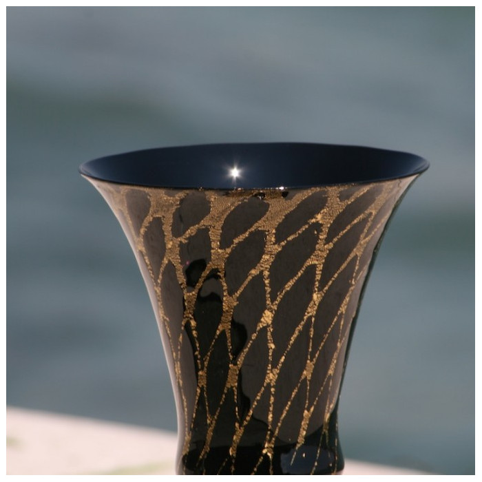 calice veneziano in vetro nero artigianale