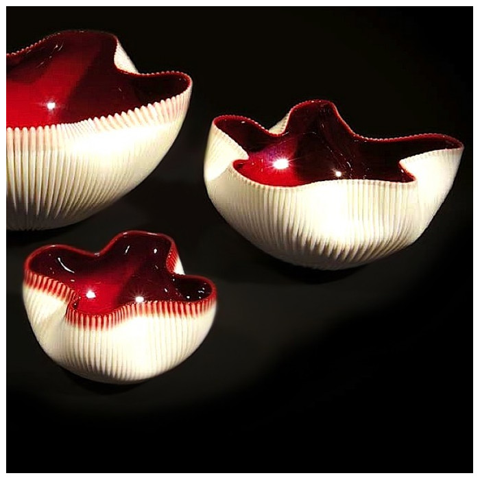 ornamental centerpiece fruit bowl in red and ivory glass