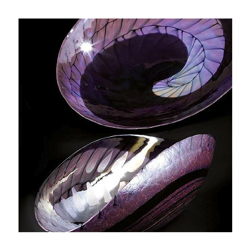 shell ornamental centerpiece in black and violet glass