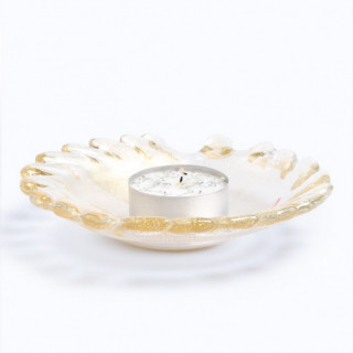 gold candleholder christmas table setting