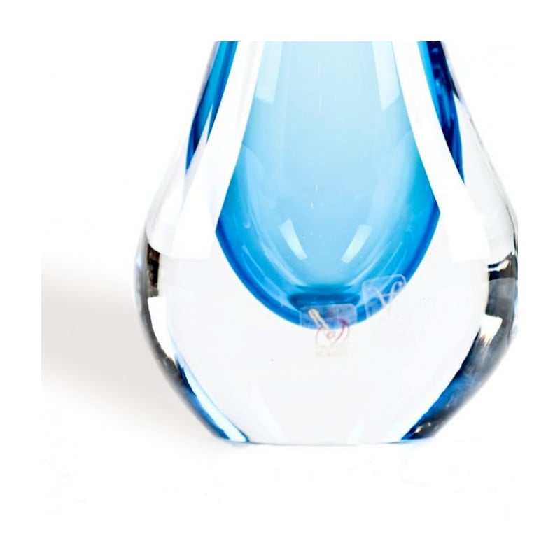 Drop vase interior decoration