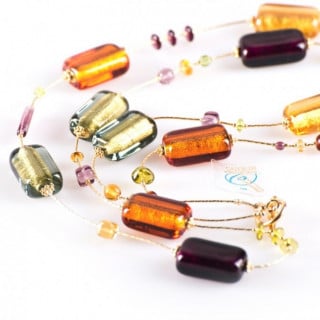 Lunga collana multicolore
