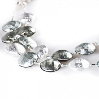 PASTIGLIA Necklace with grey beads and silver leaf