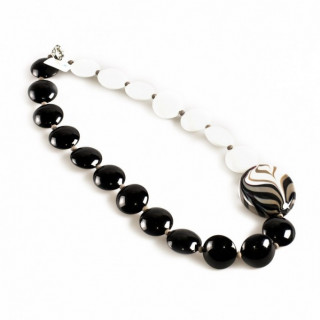 Modern asymmetrical necklace