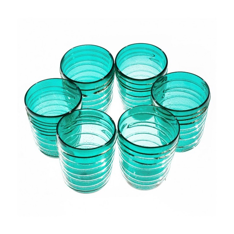 Set di bicchieri verdi con spirale decorativo