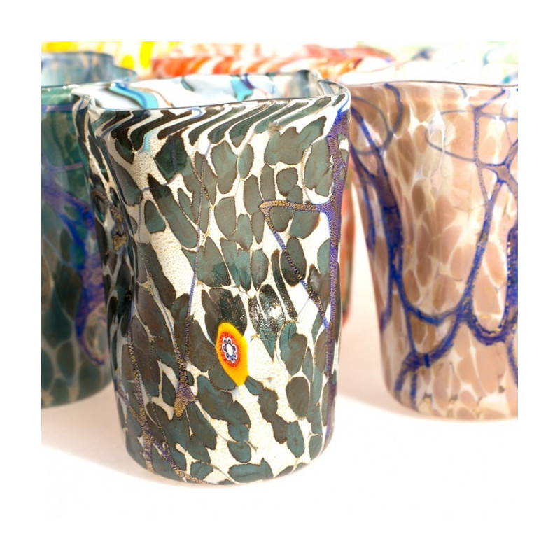 Bicchieri in vetro soffiato decorati con murrine e foglia d'oro
