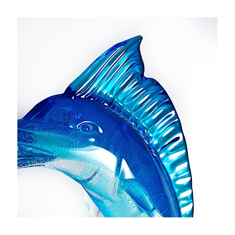scultura di marlin in vetro azzurro e blu
