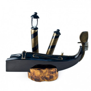 Venice gondodola sculpture in black and gold glass