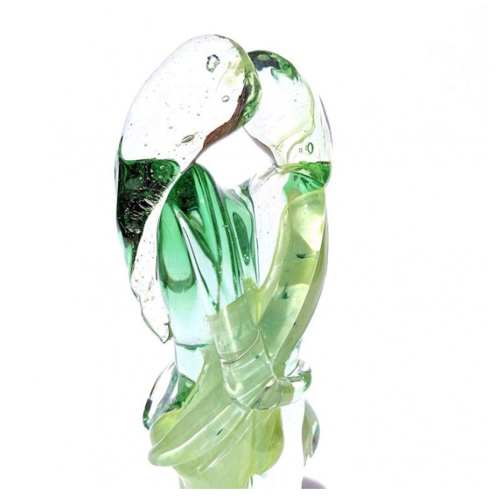 elegant green lovers sculpture with sinuous lines