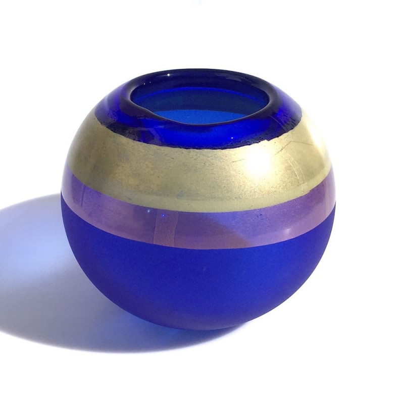 Round-shaped Murano glass vase