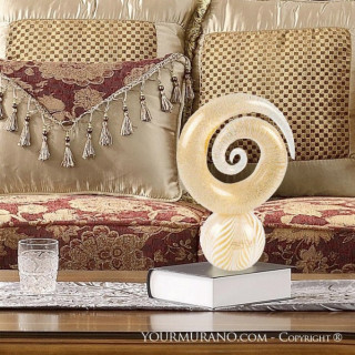 scultura astratta con base rettangolare per arredo casa