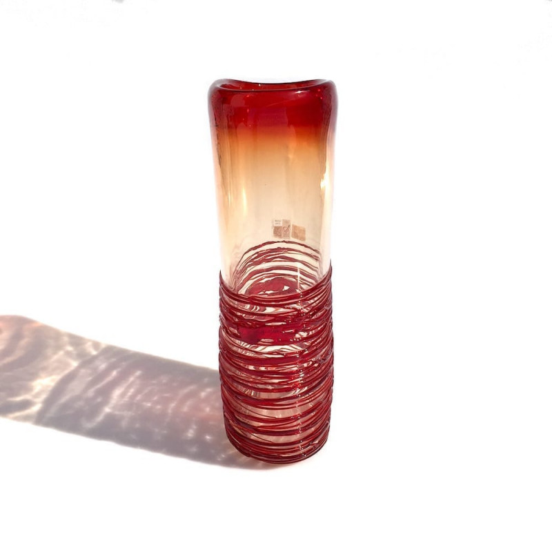 vaso in vetro dettagli in rilievo rossi