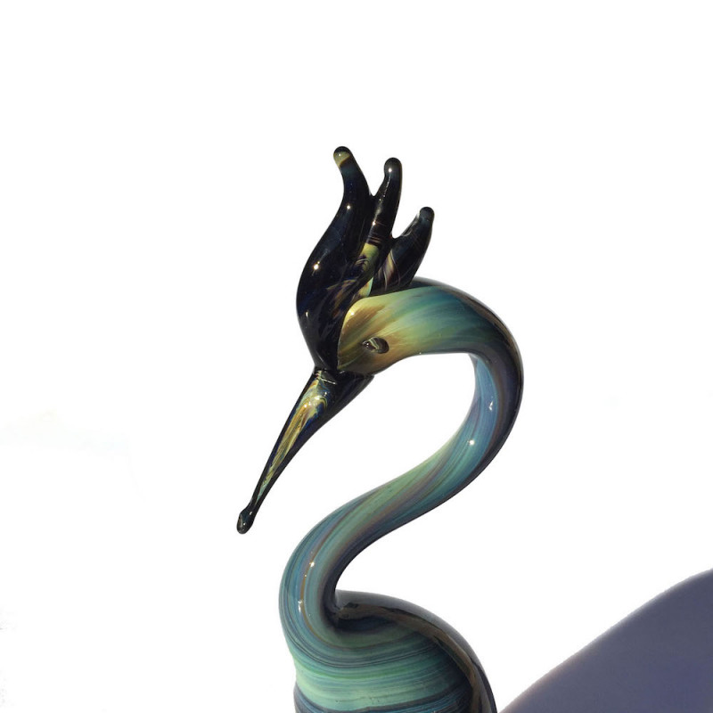 scultura uccello verde e blu