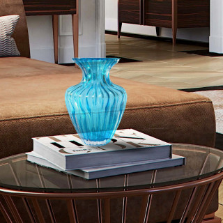 Piccolo vaso azzurro per l'arredo casa