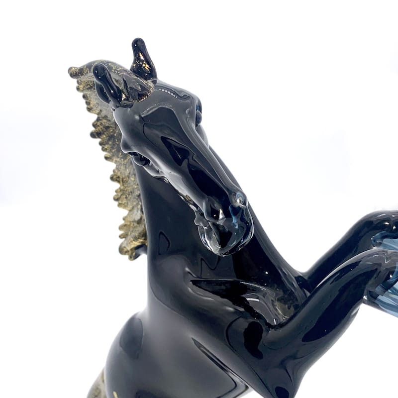 Elegante scultura di cavallo in vetro blu arredo salotto