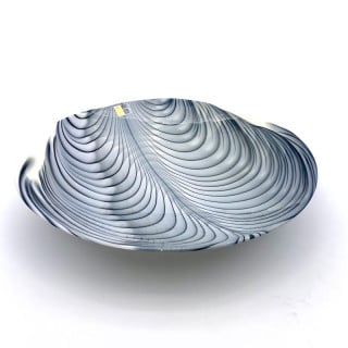 CAMPO Piatto di design in vetro con venature bianche