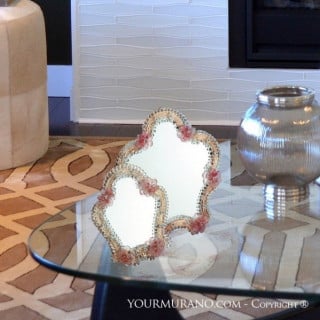 Specchi oro con decorazioni floreali sui toni del rosa