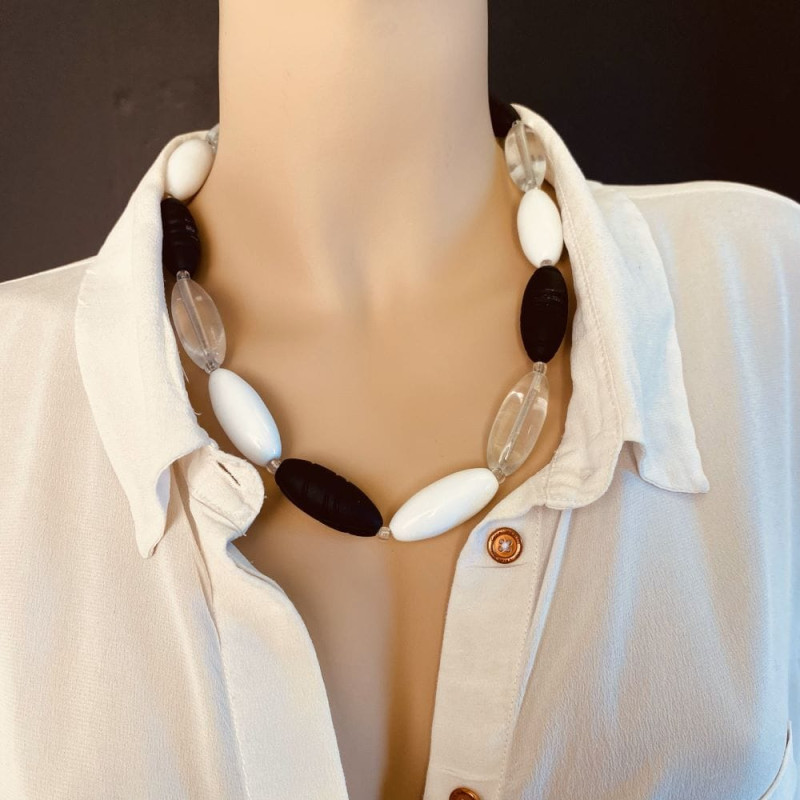 EMMA Moderna collana con perle nere e bianche