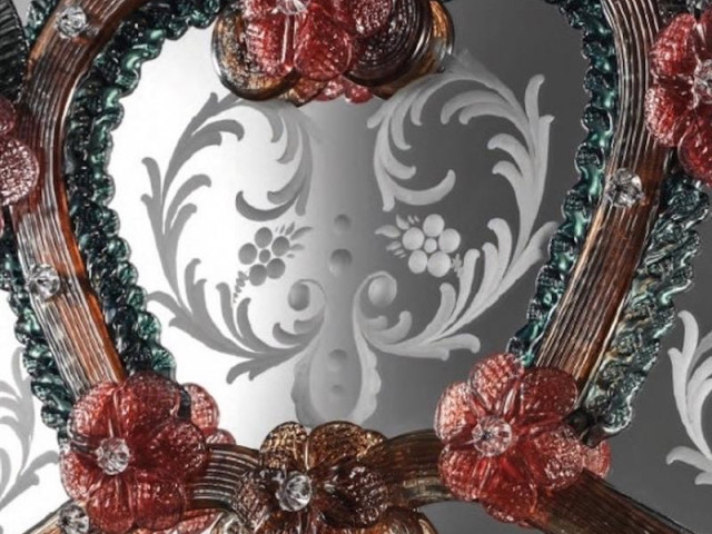 Decorating with Style: Murano Glass Mirrors Between Tradition and Modernity