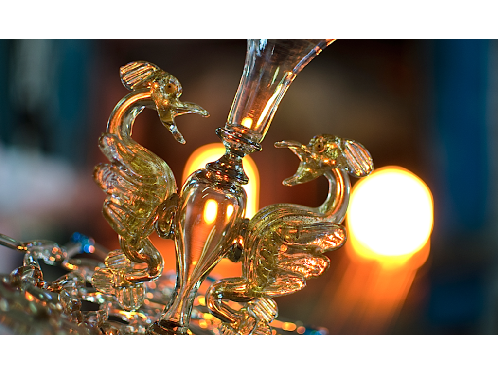 Murano Glass vs Regular Glass: What Makes It a Luxury Interior Piece?