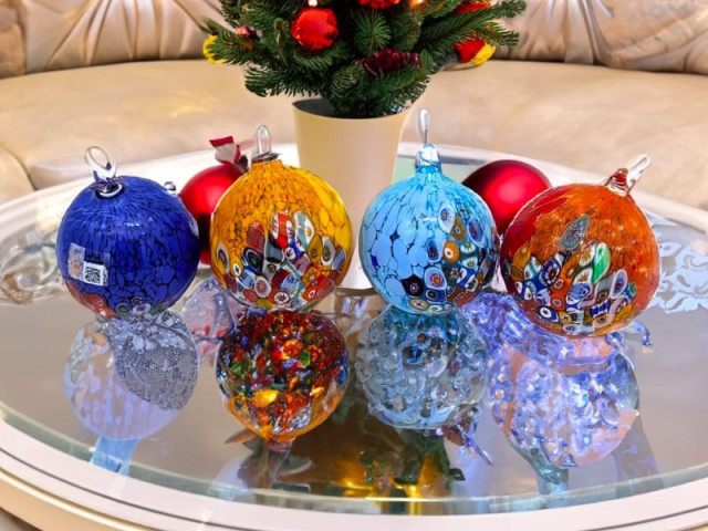 Illuminate Your Holidays | Decorate your home with Murano Glass Christmas Balls