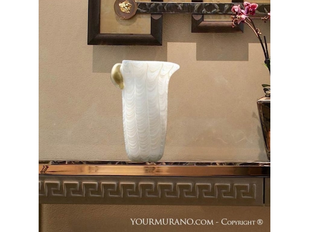 L'Eleganza Senza Tempo dei Vasi Dorati in Vetro di Murano 