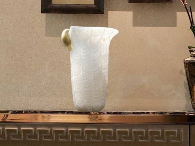 L'Eleganza Senza Tempo dei Vasi Dorati in Vetro di Murano 